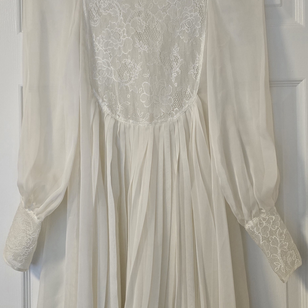 Elegant White Lace Dress